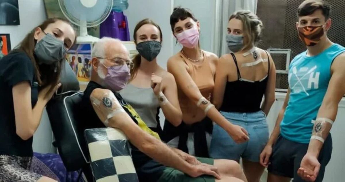 El abuelo de Villa Raffo que se tatuó por sus nietos