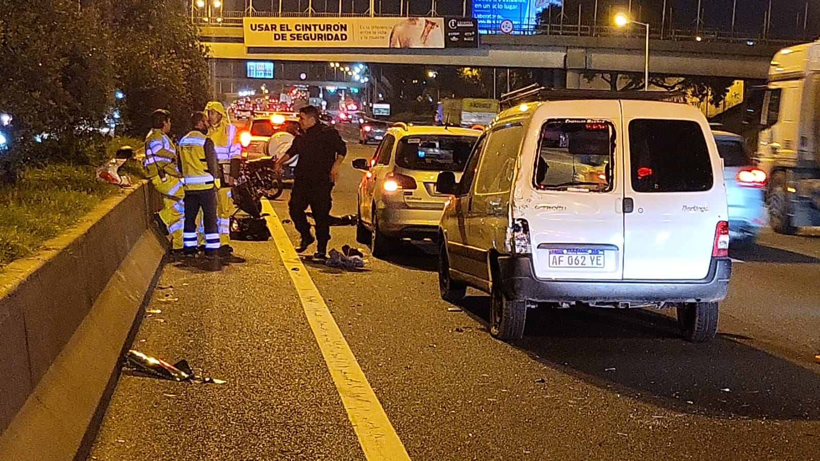 Falleció un motociclista después de chocar con una camioneta en el Acceso Oeste
