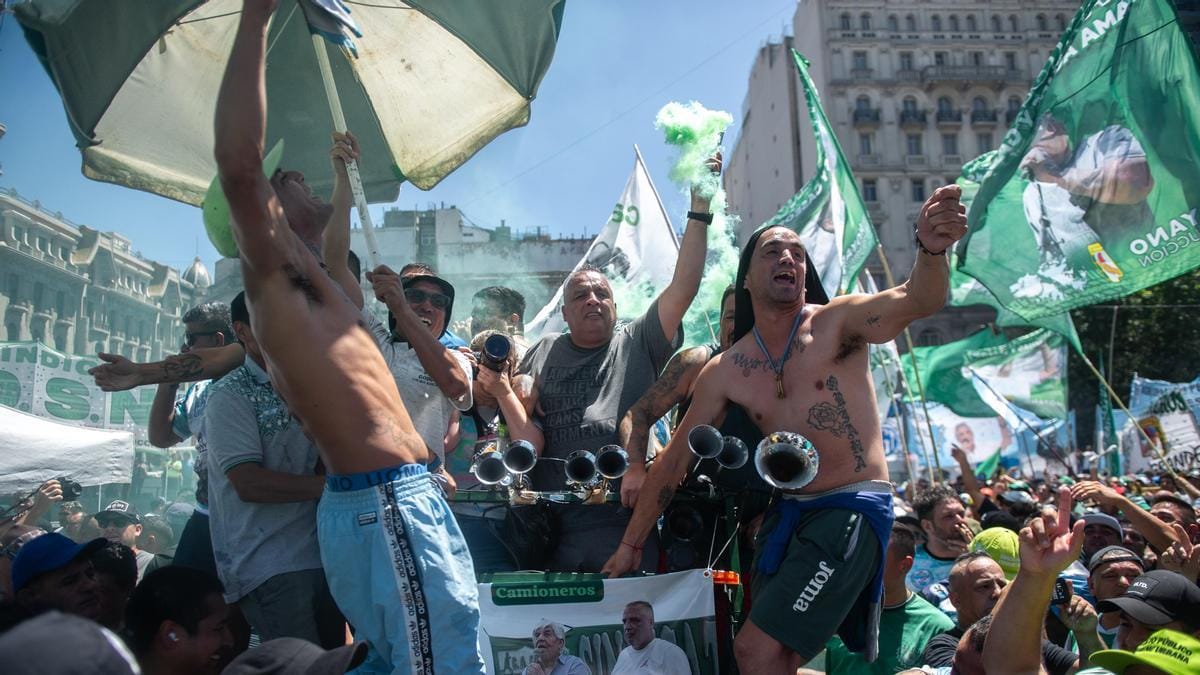 La CGT le puso fecha al paro general y se moviliza con los jubilados