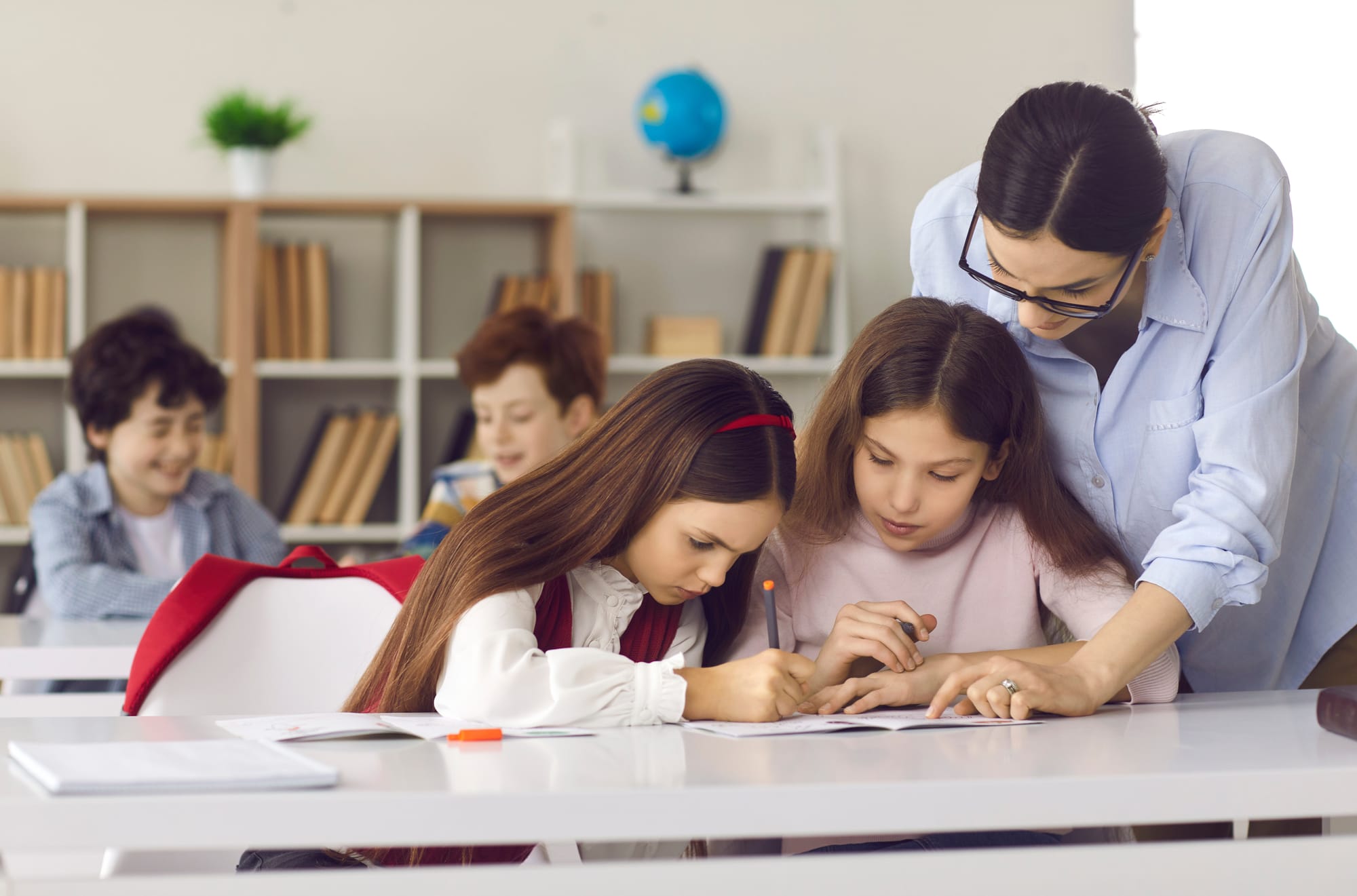Morón: asistencia educativa para jóvenes en edad escolar