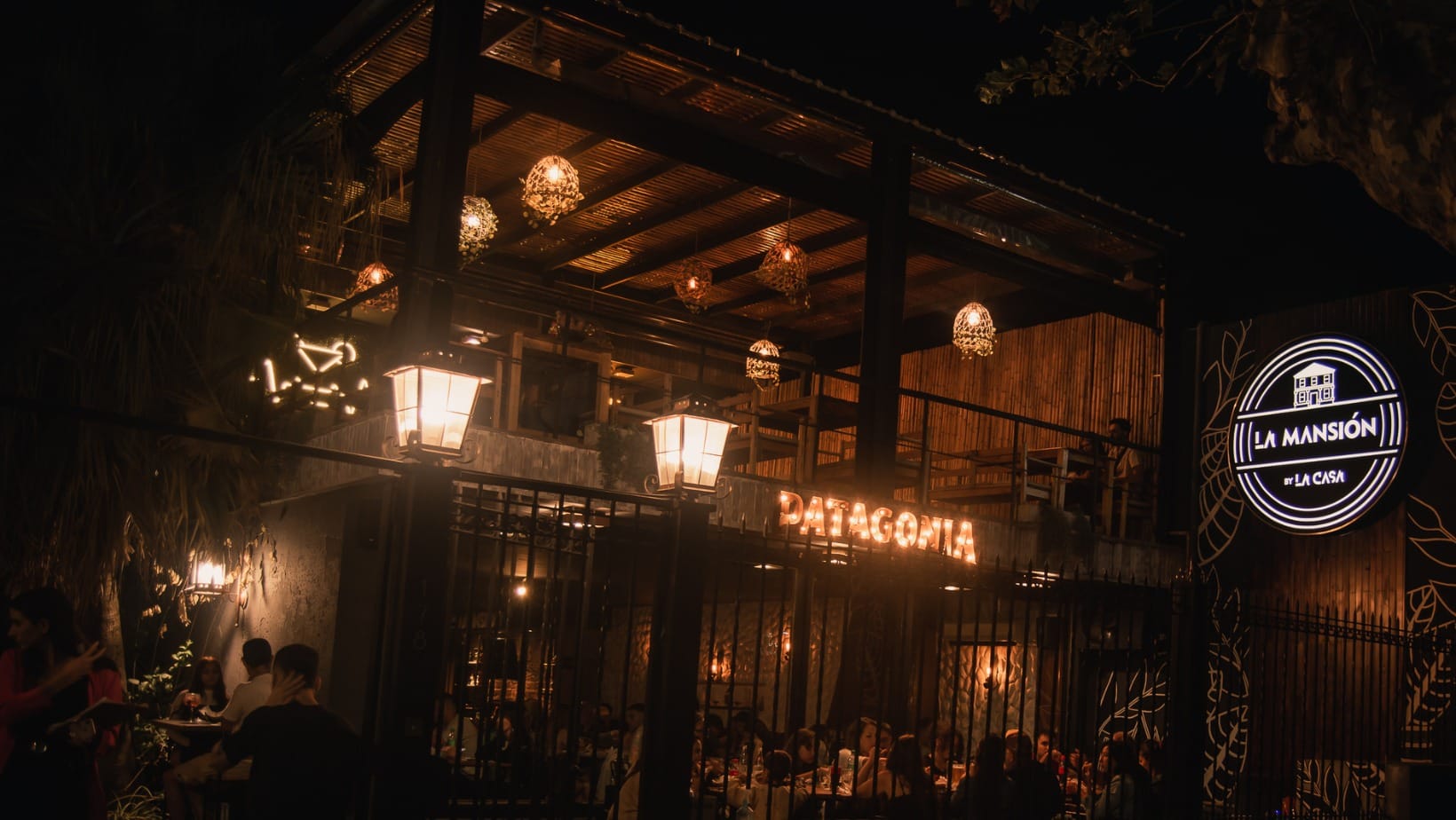 El bar de Ituzaingó que está escondido al interior de una mansión