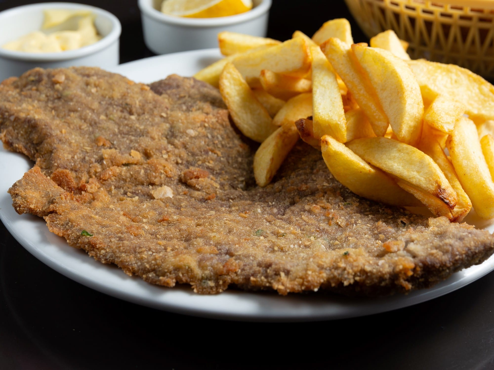 Un reconocido influencer destacó la torre de milanesas de un bar de Ituzaingó