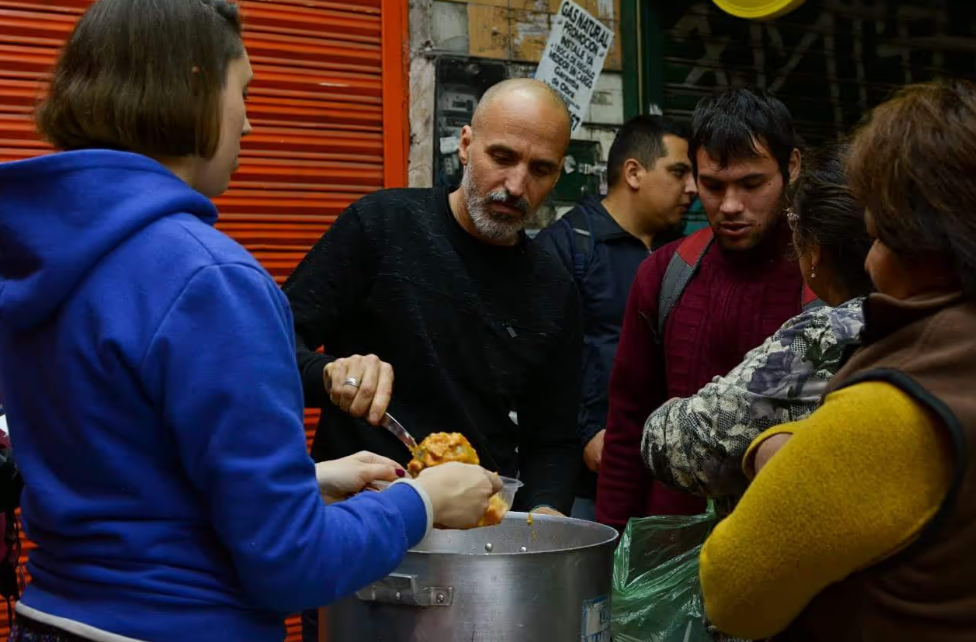 Calles Solidarias: La organización moronense busca cocineros y cocineras para esta semana