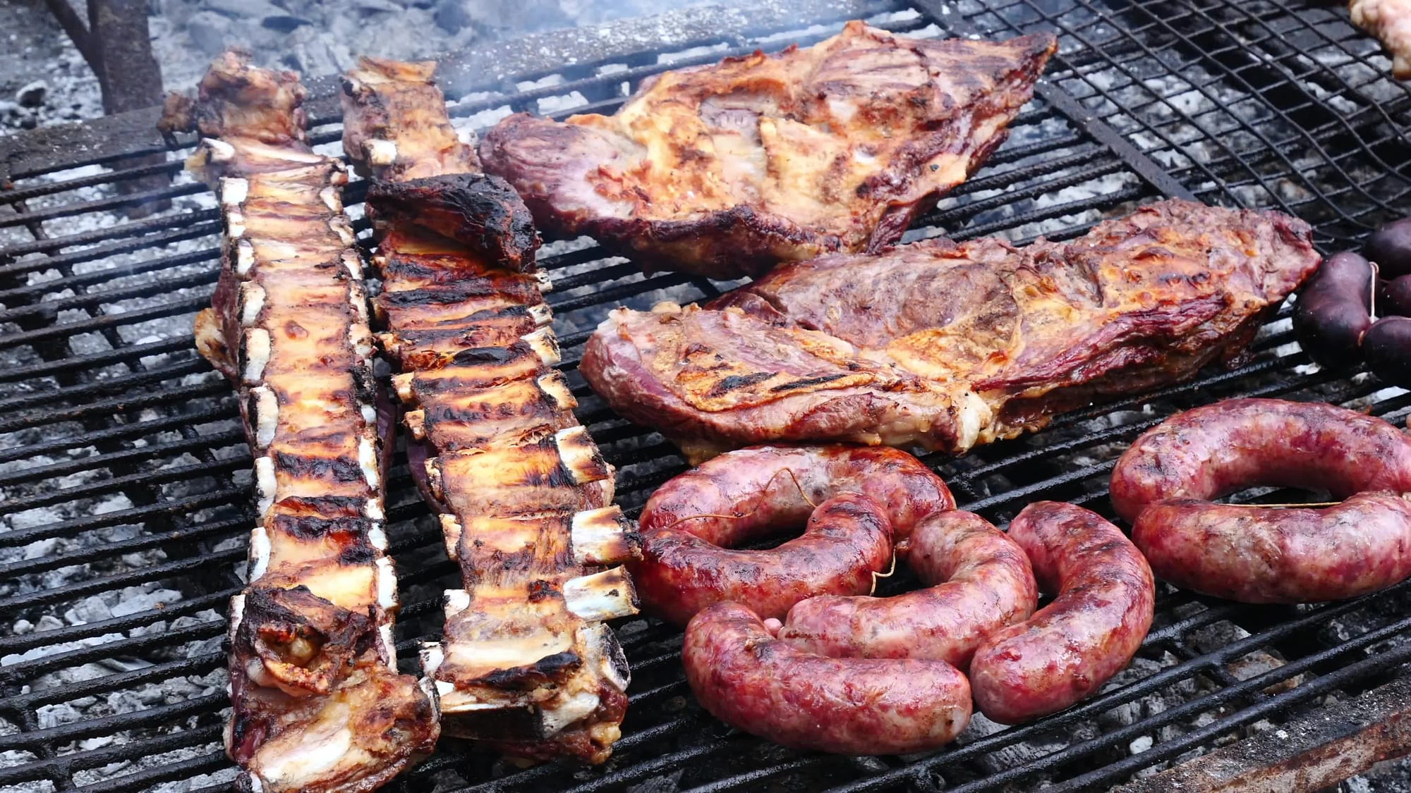 Una pareja de influencers destacó una parrilla libre en Ituzaingó y fue viral