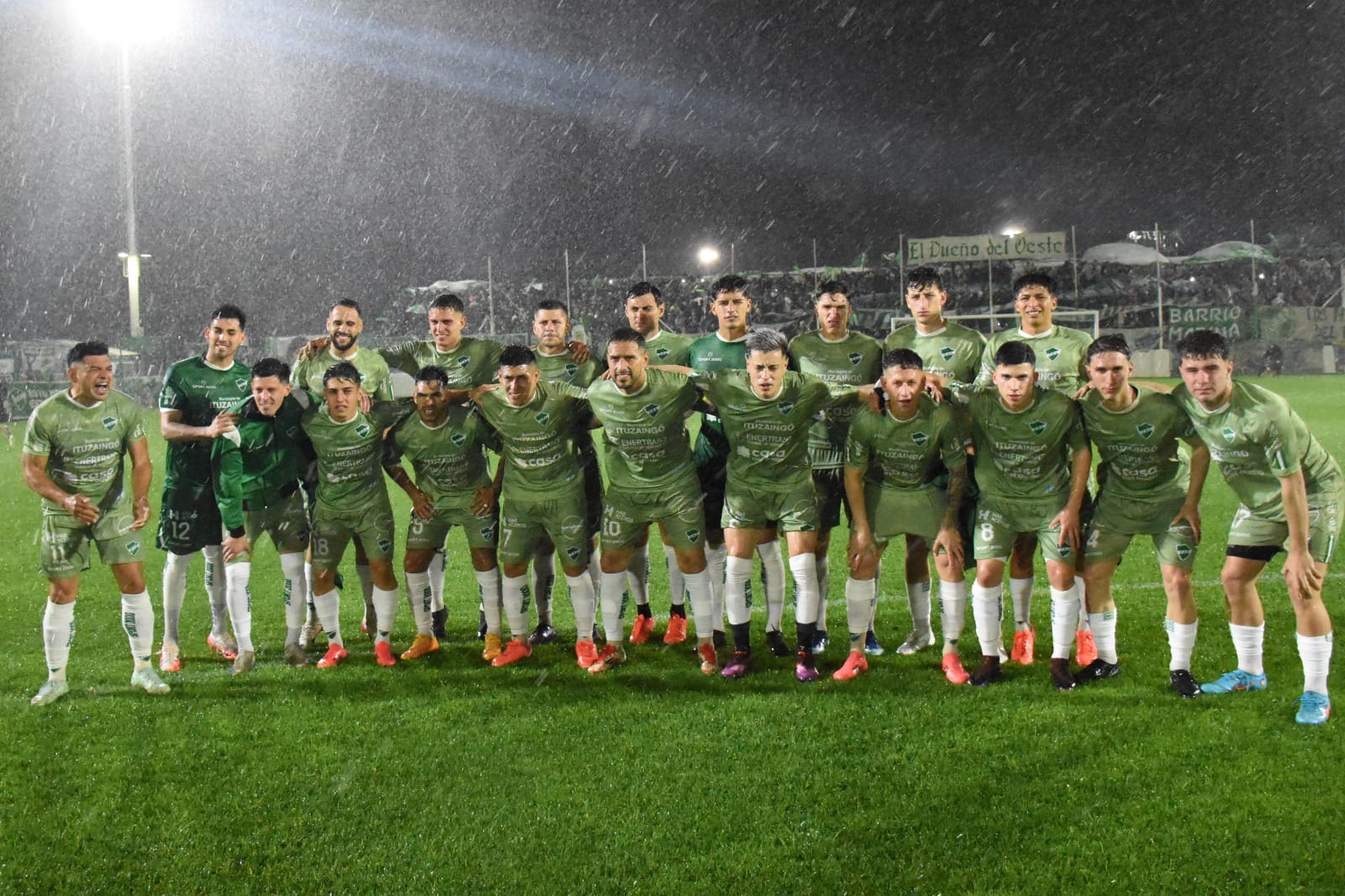 El Verde ganó bajo la lluvia y quedó a un paso del ascenso