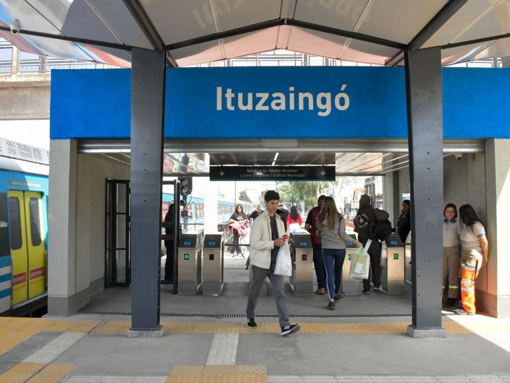 Importantes demoras en el Sarmiento por medida de fuerza de la Fraternidad