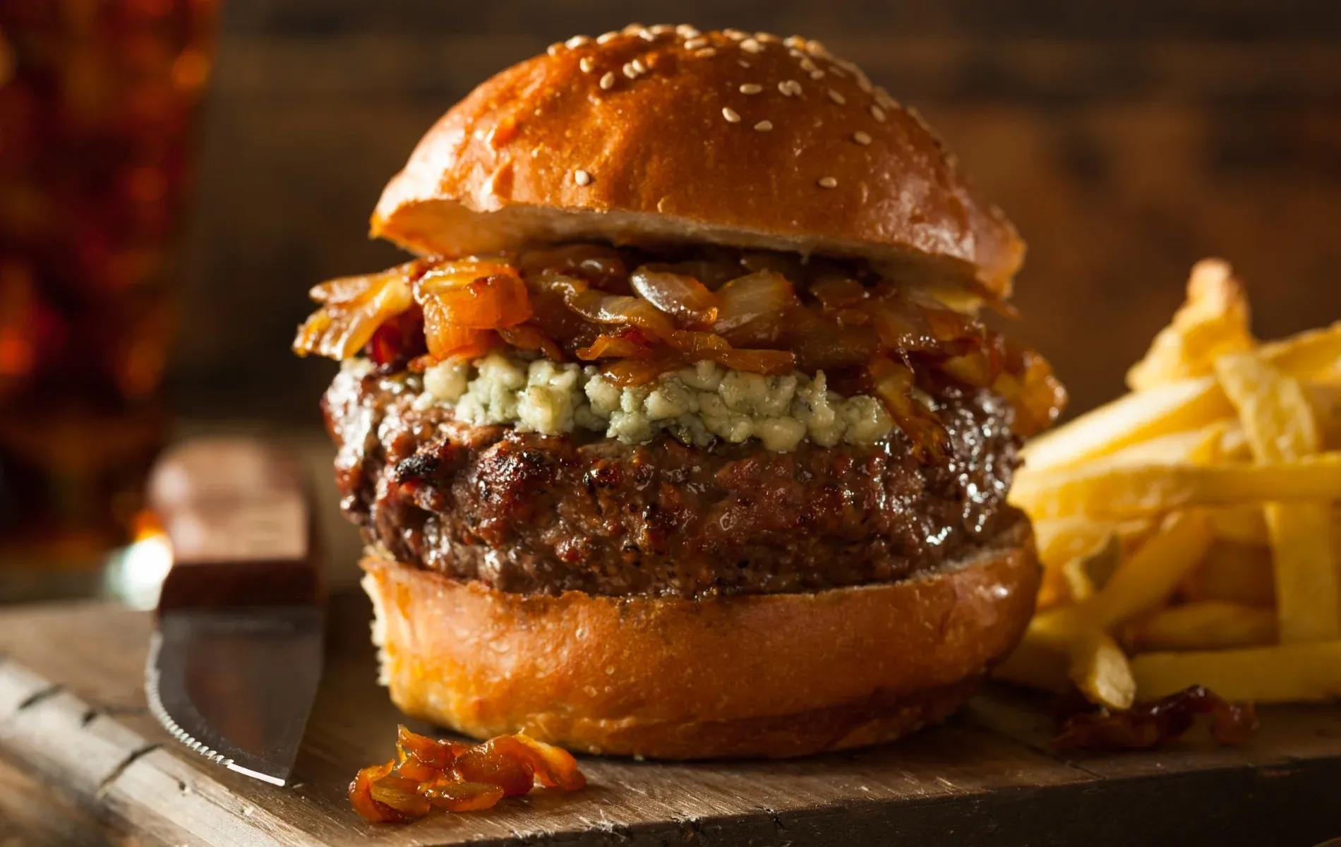 Una hamburguesería de Ituzaingó regala 20 hamburguesas por su aniversario