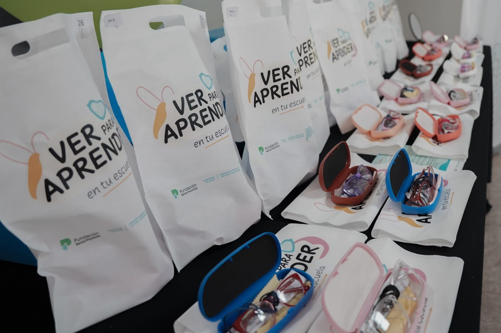 El municipio entregó anteojos a alumnos y alumnas de colegios primarios