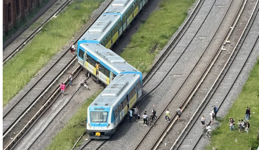 Descarriló una formación del Sarmiento en Liniers: 9 heridos