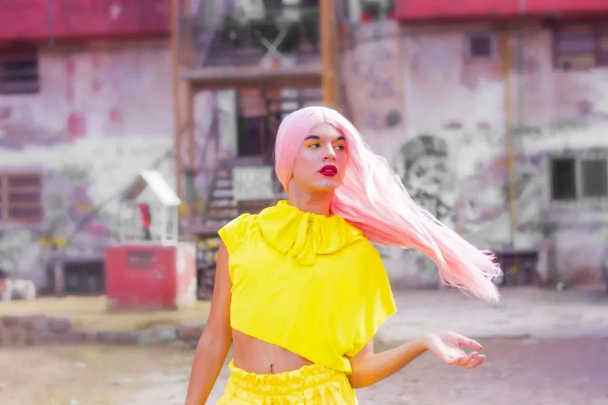 Otro ataque a la comunidad LGBT+: La artista drag "La Queen" sufrió una brutal golpiza