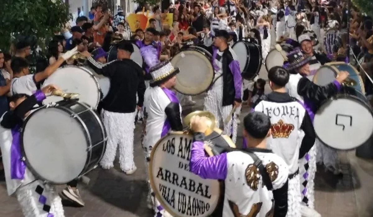 "Los Amantes del Arrabal" se preparan para una noche a puro carnaval en Ituzaingó