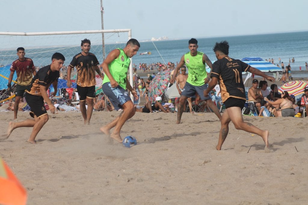 Ituzaingó se consagró campeón de un prestigioso torneo de fútbol playa