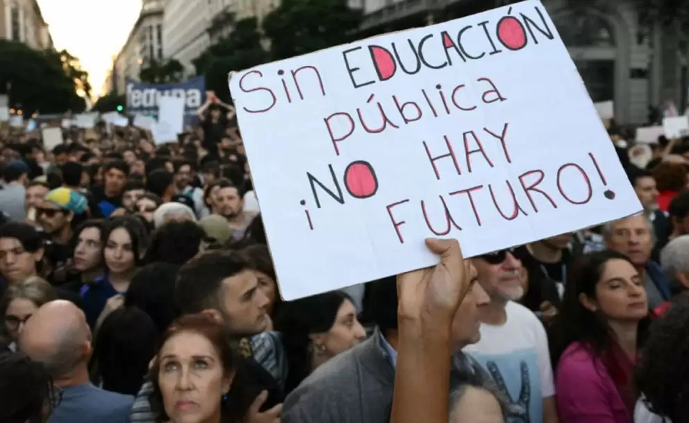 Universidad: Tercera semana de paro y una próxima clase pública frente a la casa de Adorni