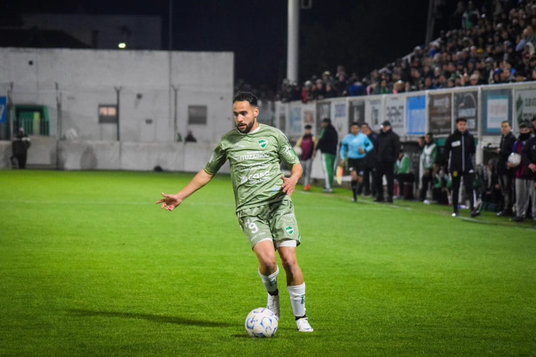 Un jugador de Ituzaingó sufrió una grave lesión