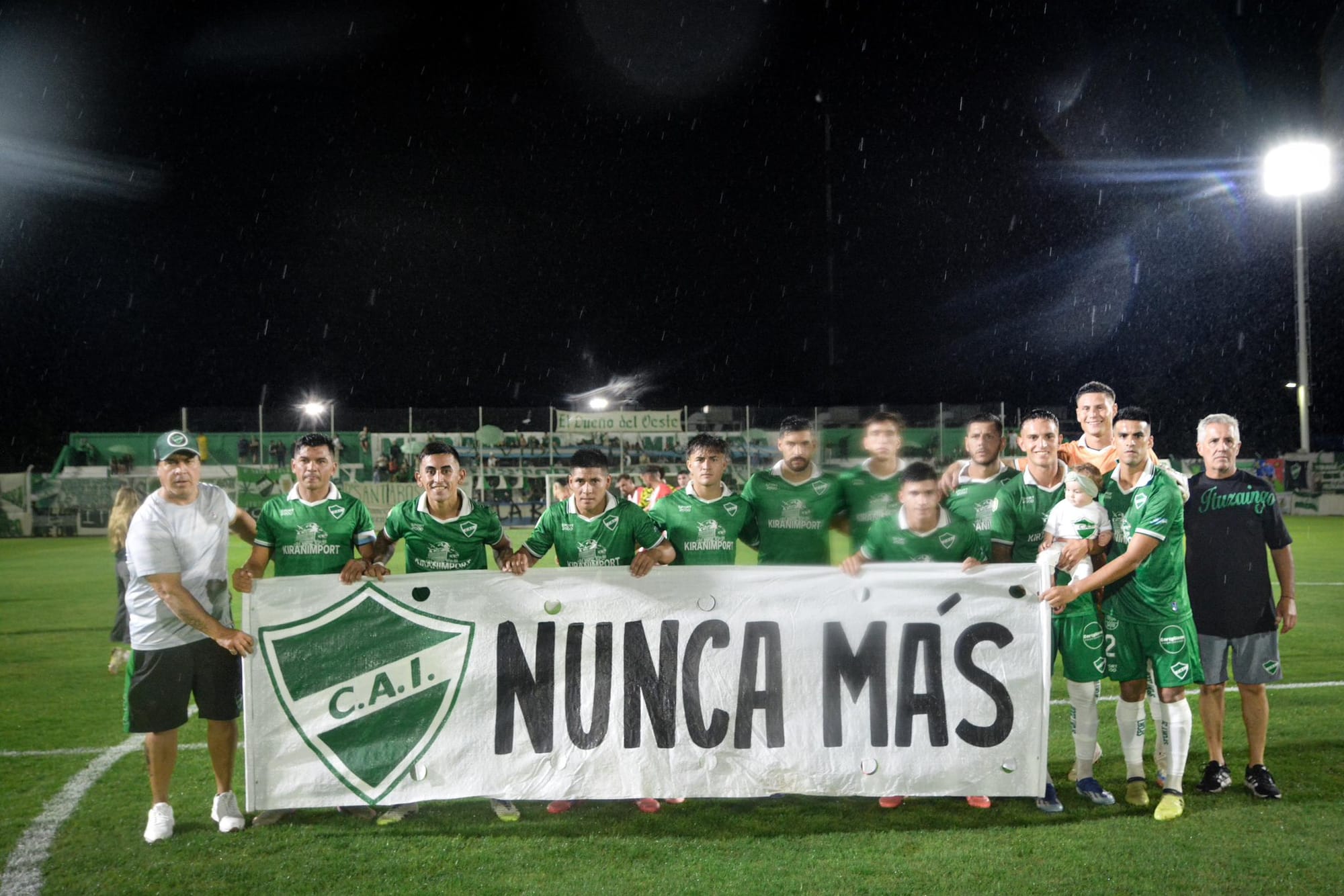 Humedad, llovizna y empate en el Oeste