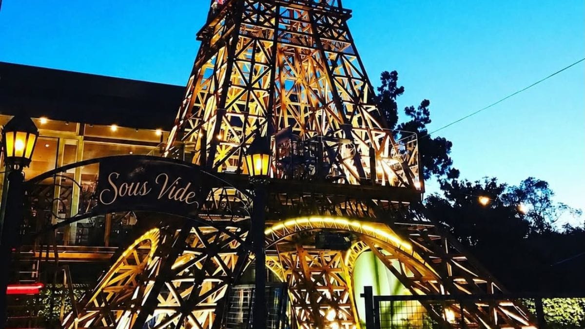 Una influencer visitó el restaurante de la Torre Eiffel de Ituzaingó