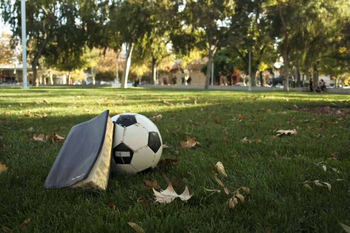 Morón: se aproxima una jornada de fútbol y literatura en el polideportivo Gorki Grana