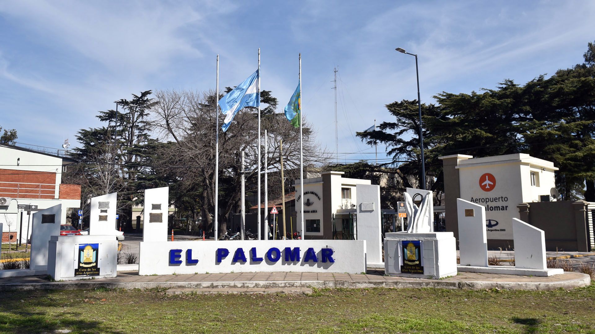 Vecinos de El Palomar denuncian desmantelamiento del aeropuerto insignia del macrismo