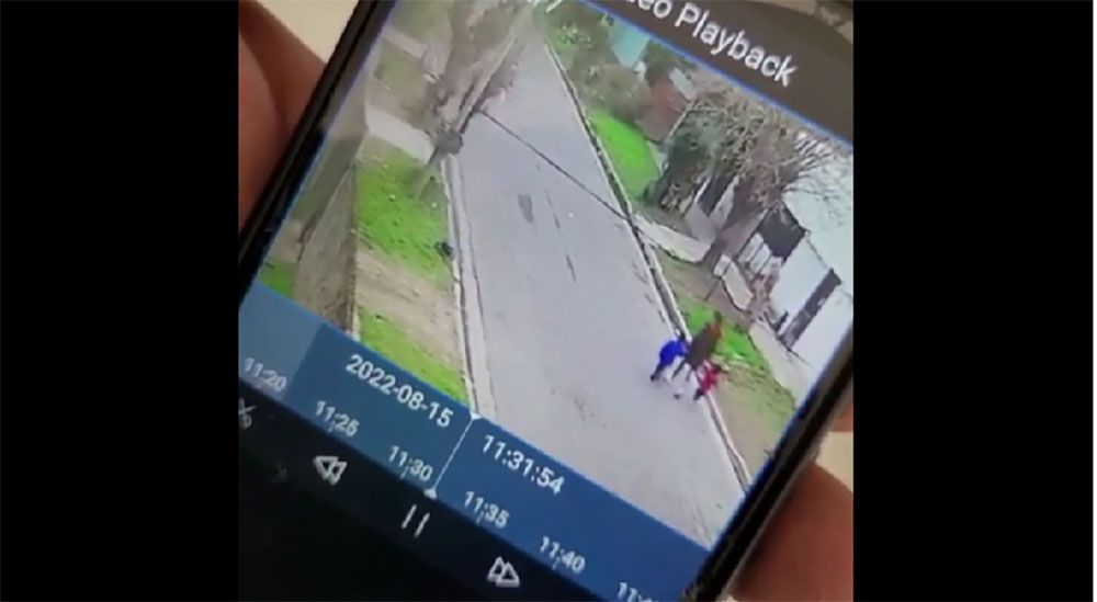 Castelar: atropellan a una mujer en una aparente picada entre 2 autos, uno de dio a la fuga