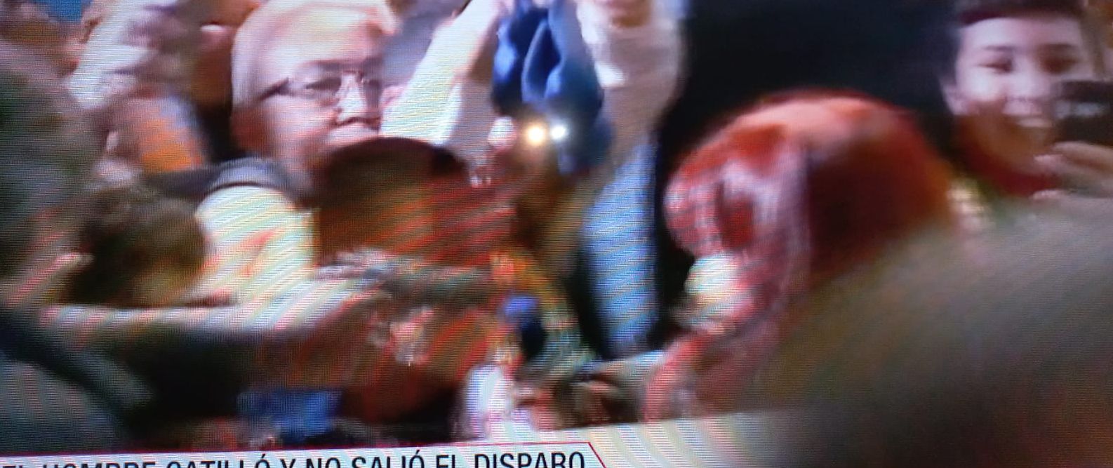 Atentaron contra Cristina Kirchner en la puerta de su casa