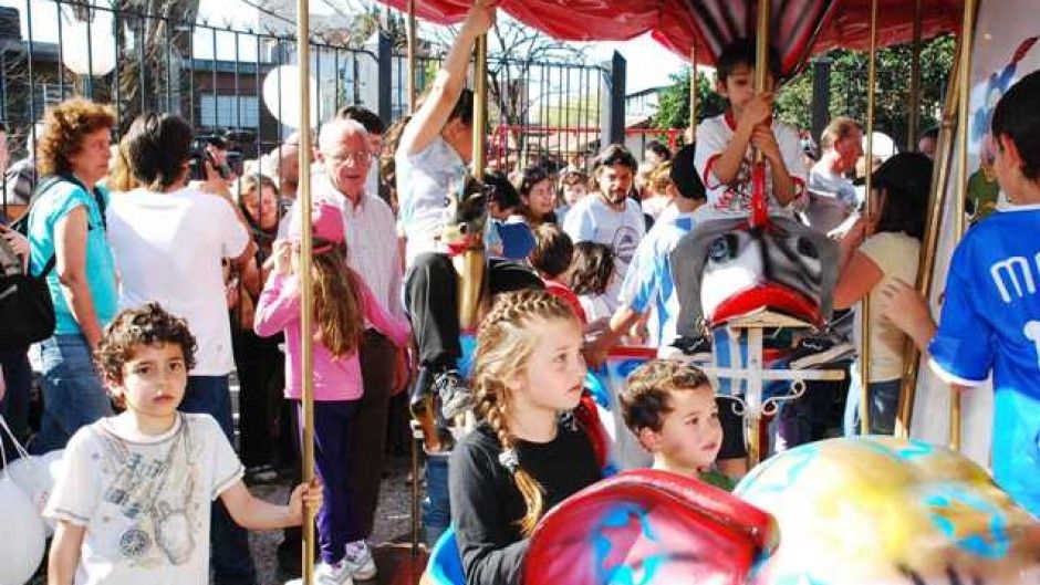 La Calesita de Atilio, el emblemático espacio de Castelar que hace casi 50 años alegra los corazones de l@s niñ@s