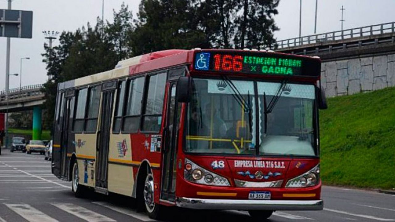 Comenzó el paro de colectivos, la empresa 216 no presta servicios hasta las 0 hs de mañana.
