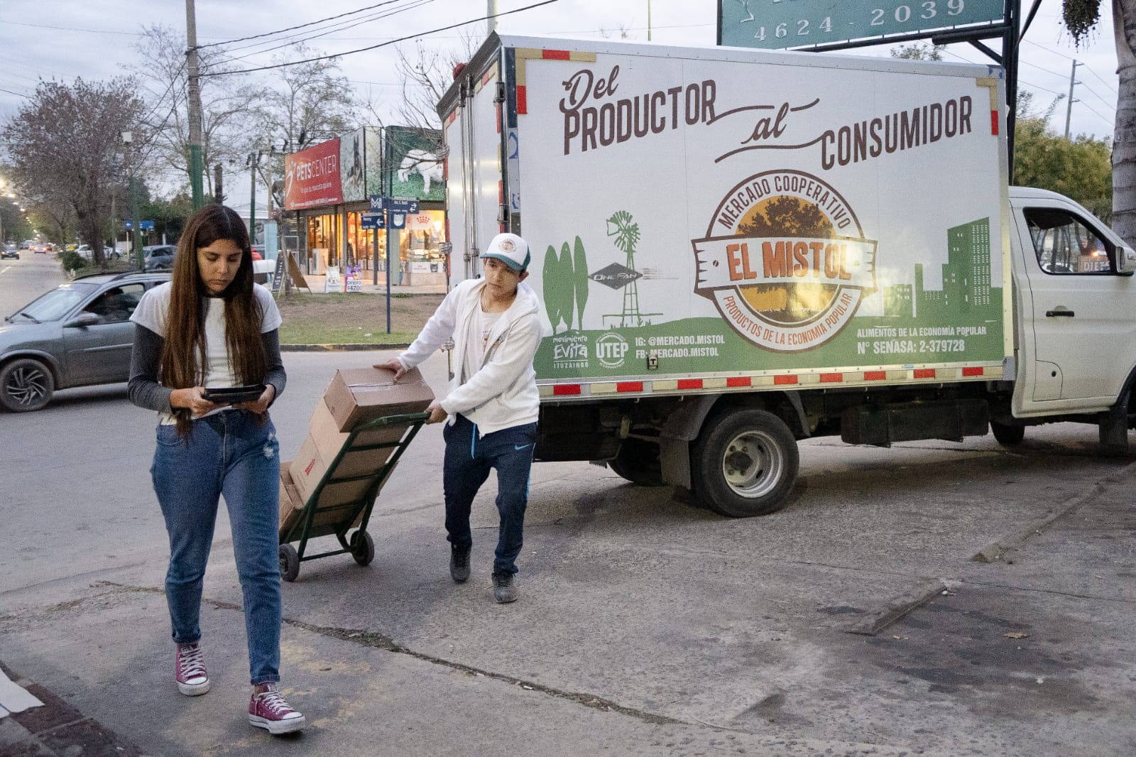 Un mercado cooperativo que no para de crecer: El Mistol ya abastece de alimentos a más de 30 almacenes de Ituzaingó