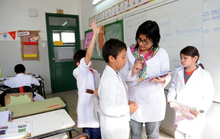 La Provincia lanza créditos para los y las docentes con una tasa subsidiada y 36 meses de plazo