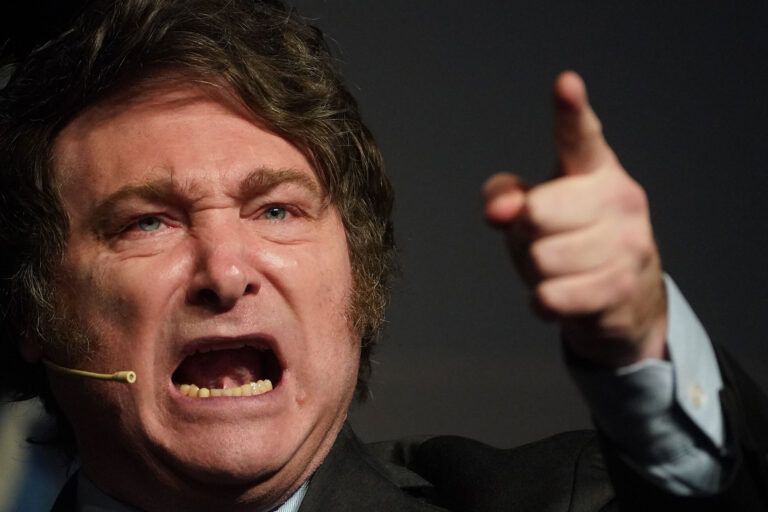 El presidente afirmó que los que protestan "sufren el síndrome de Estocolmo y que aman al Comunismo"