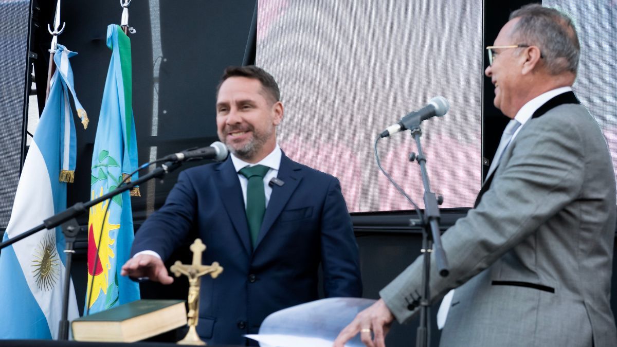 Pablo Descalzo asumió ayer como nuevo intendente de Ituzaingó