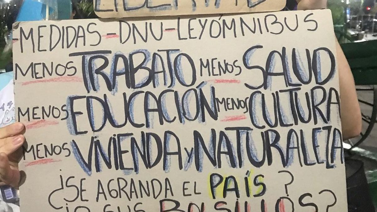 En rechazo al DNU y la Ley Ómnibus: vecinos autoconvocados de Ituzaingó realizarán un nuevo cacerolazo