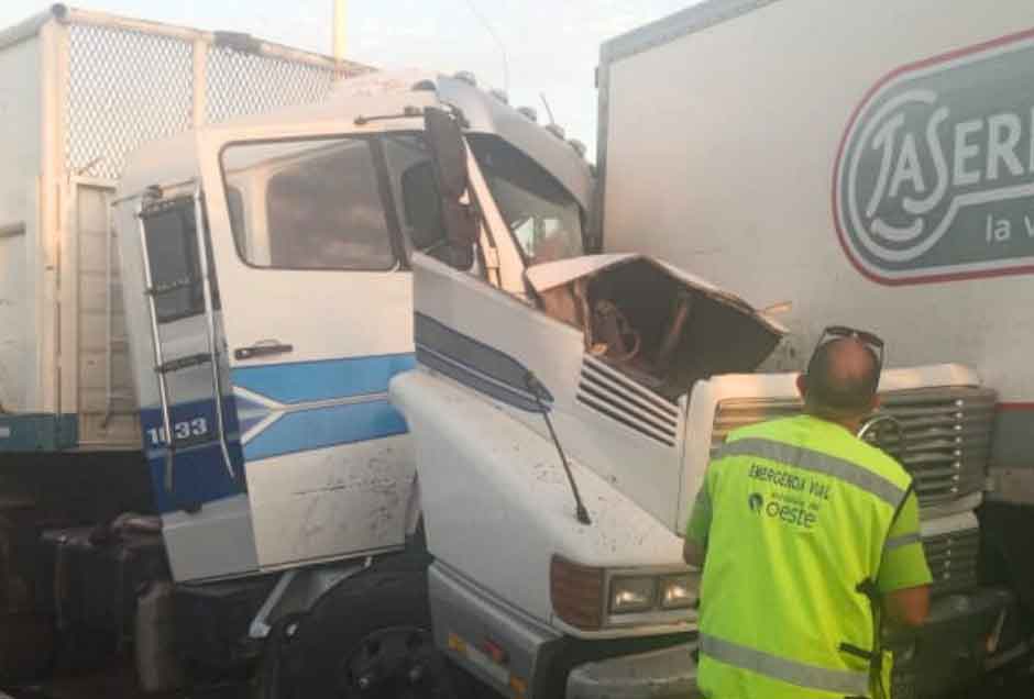 Accidente múltiple en la Autopista del Oeste; un herido