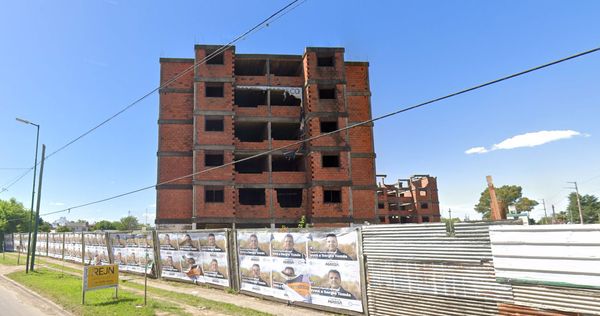 Una joven se arrojó del 5 piso de los Monoblocks de la avenida Ratti