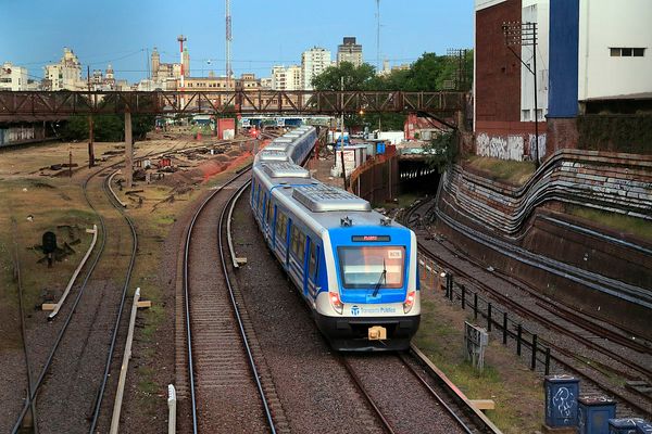 Ajuste y privatización: reducen las frecuencias del Sarmiento y preparan despidos
