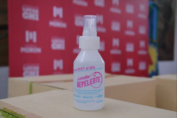 Morón: Entrega de repelentes a escuelas primarias