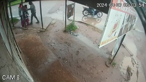 Motochorros atacan violentamente a 3 niñas en Merlo