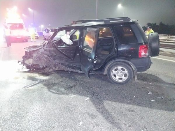 Conductora ebria va en contramano y choca brutalmente con móvil policial