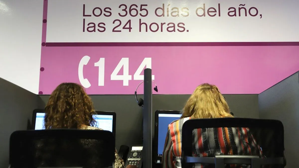 Línea 144: El gobierno libertario continúa desmantelando las políticas de género