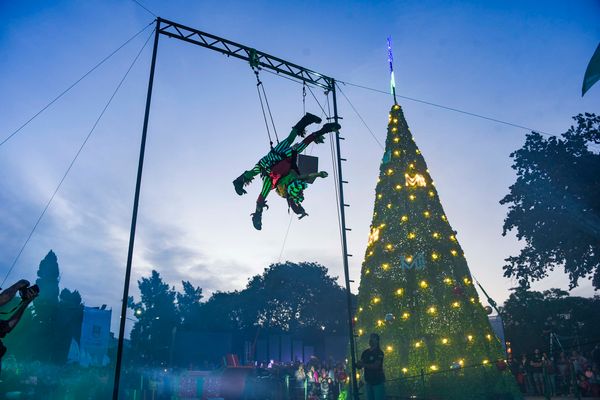 Mañana llega Papá Noel a Ituzaingó y se enciende el arbolito