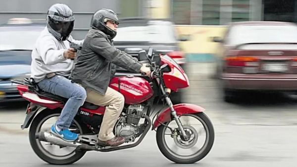 Inseguridad: la Provincia quiere prohibir la circulación de motos con más de una persona