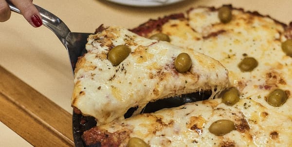 El local de Ituzaingó que festeja 26 años con pizzas a menos de $3000