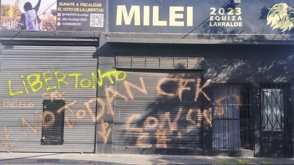 Vandalizaron la sede de La Libertad Avanza en Ituzaingó