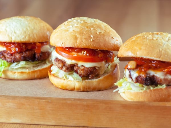 Un bar de Ituzaingó lanzó un menú de mini hamburguesas que fueron furor