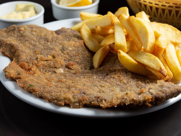 Un reconocido influencer destacó la torre de milanesas de un bar de Ituzaingó