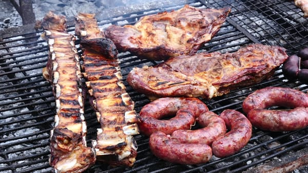 Una pareja de influencers destacó una parrilla libre en Ituzaingó y fue viral