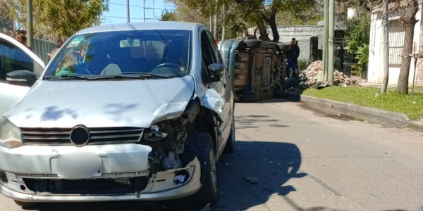 Ituzaingó: vecino de 60 años falleció tras chocar y volcar con su auto