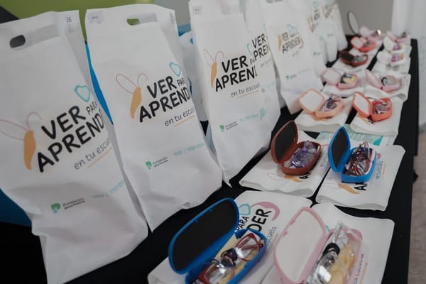 El municipio entregó anteojos a alumnos y alumnas de colegios primarios