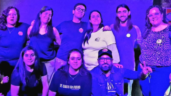 "Un coso de Navidad": El movimiento literario del oeste Te Caigo en Cuero cerrará el año en Morón