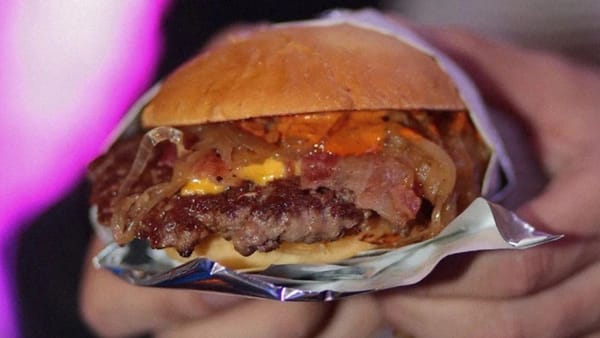 Morón: un bar lanzó una promoción de "hamburguesas libres" por $20.000 pesos