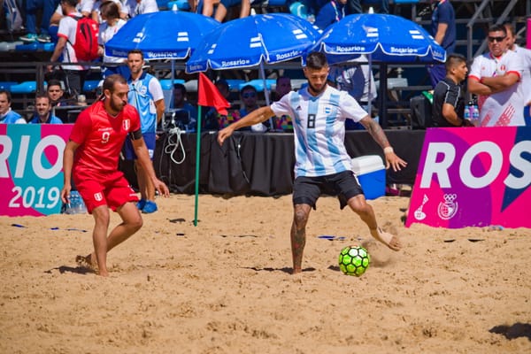La Selección Argentina de Fútbol Playa llega a Ituzaingó en busca de jóvenes talentos